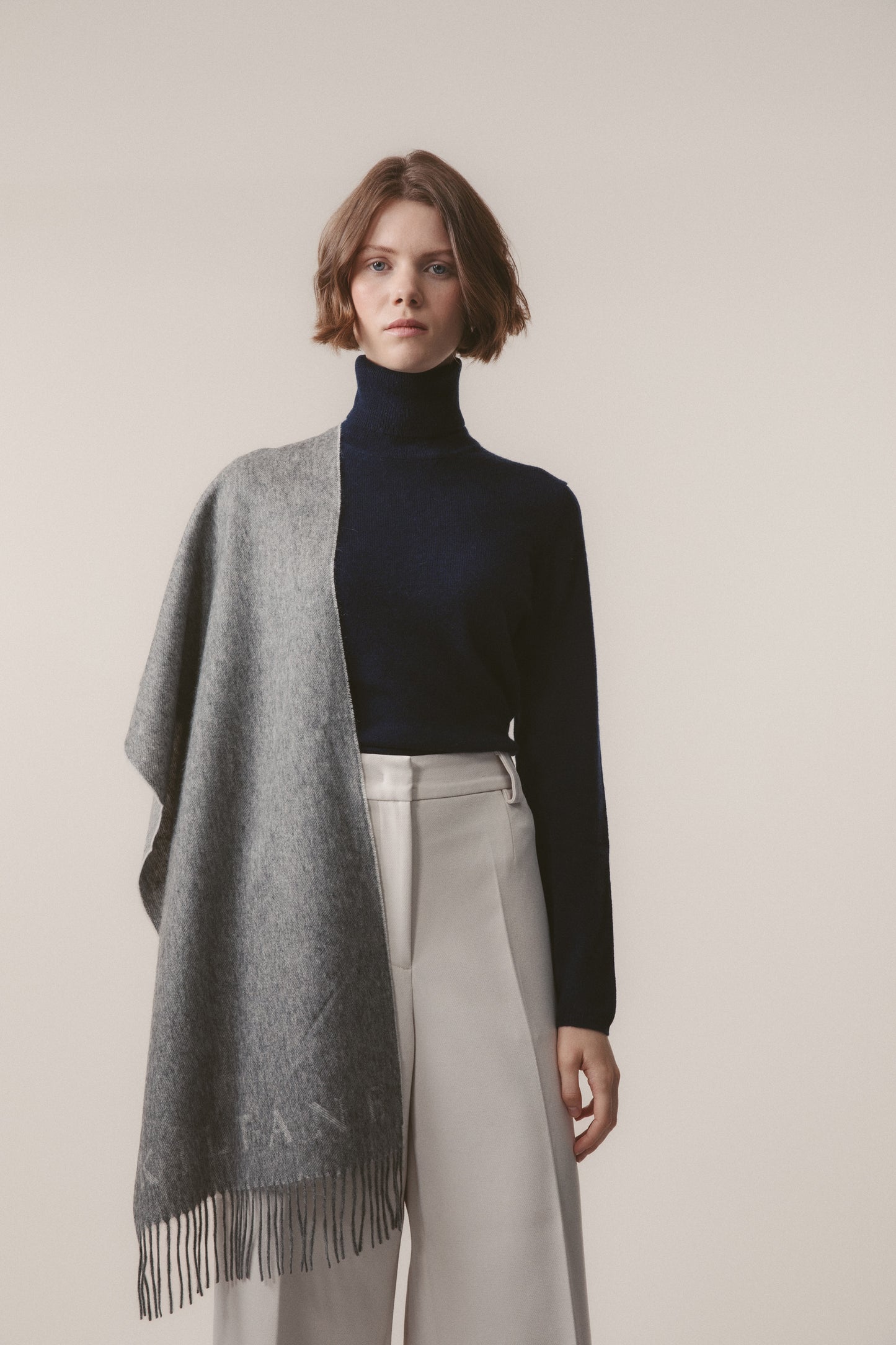 Kiltane Logo Cashmere Wide Scarf - White & Grey