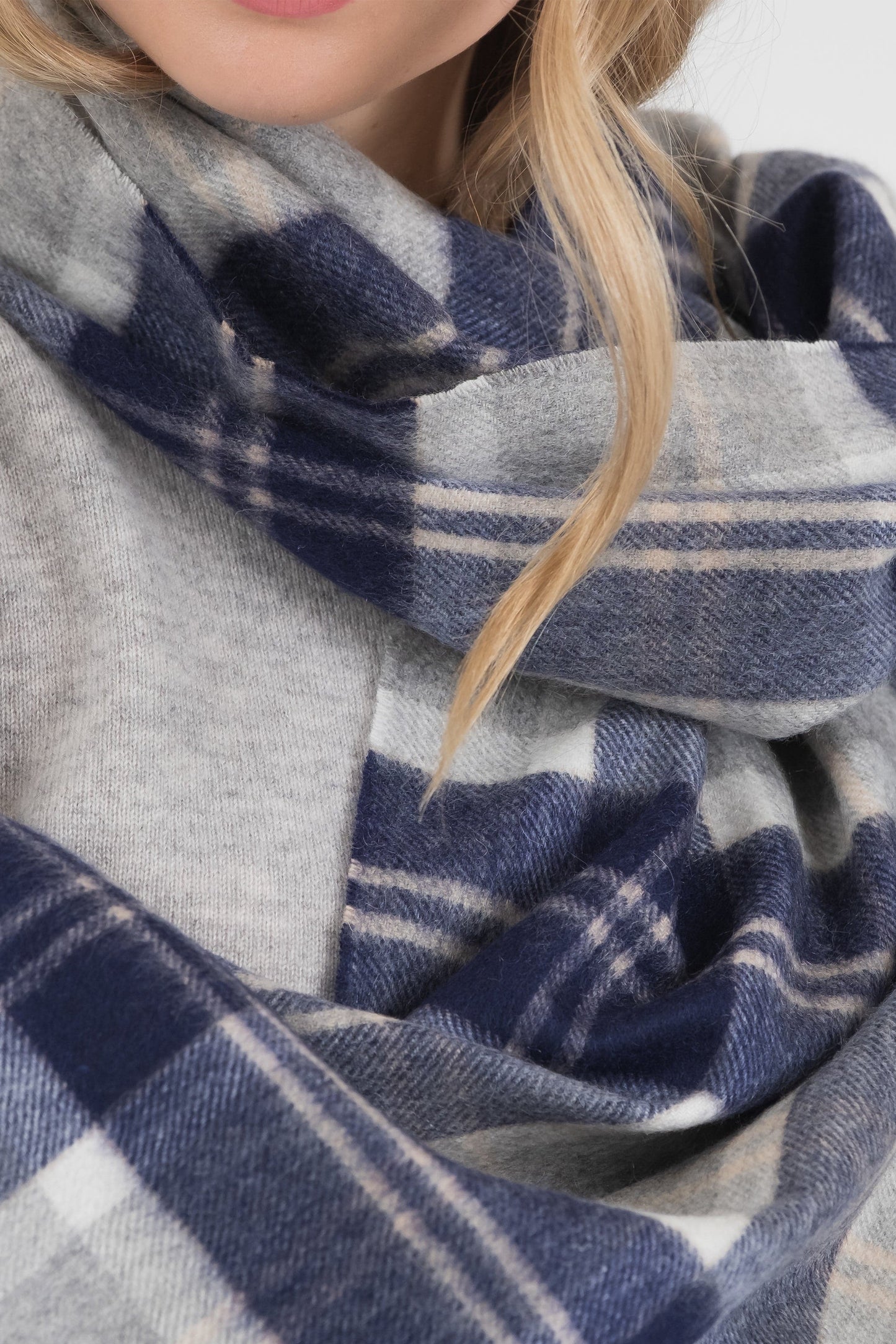 Heritage Tartan Cashmere Wide Scarf - Silver Bannockbane