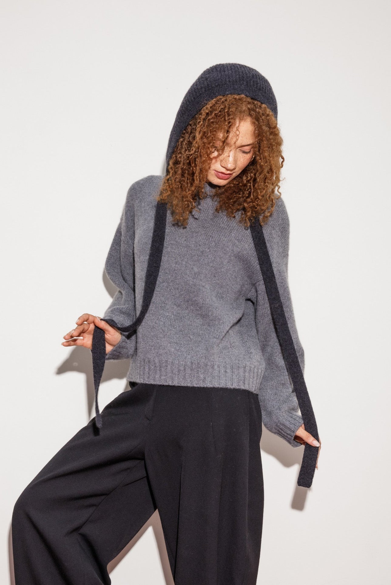 Knitted Cashmere Bonnet - Charcoal