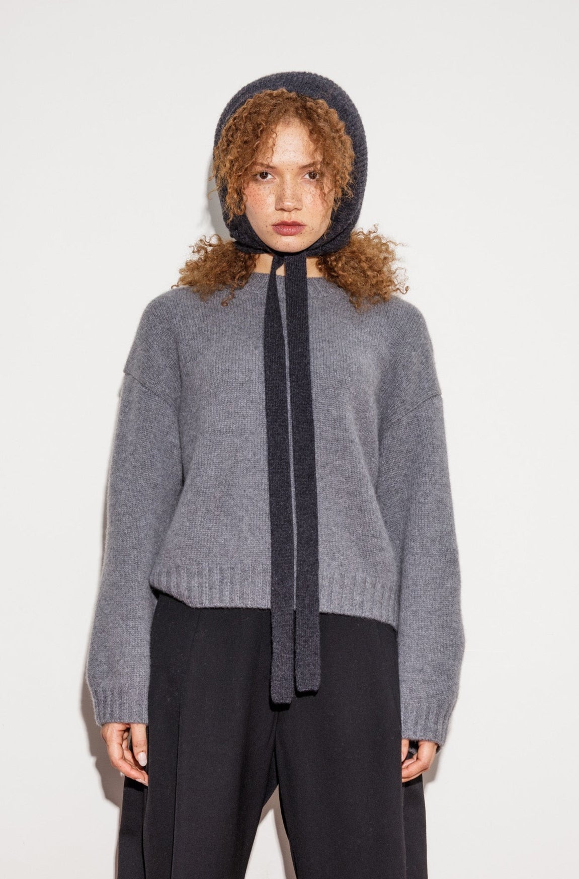 Knitted Cashmere Bonnet - Charcoal
