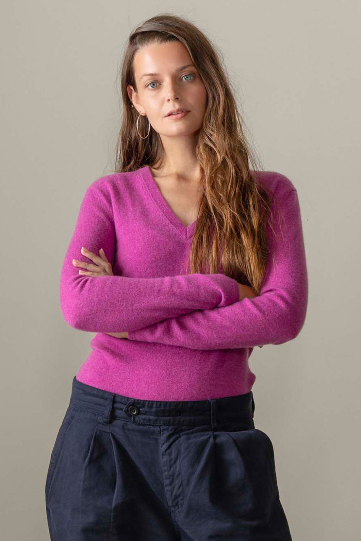 Women's Cashmere V Neck Jumper - Raspberry