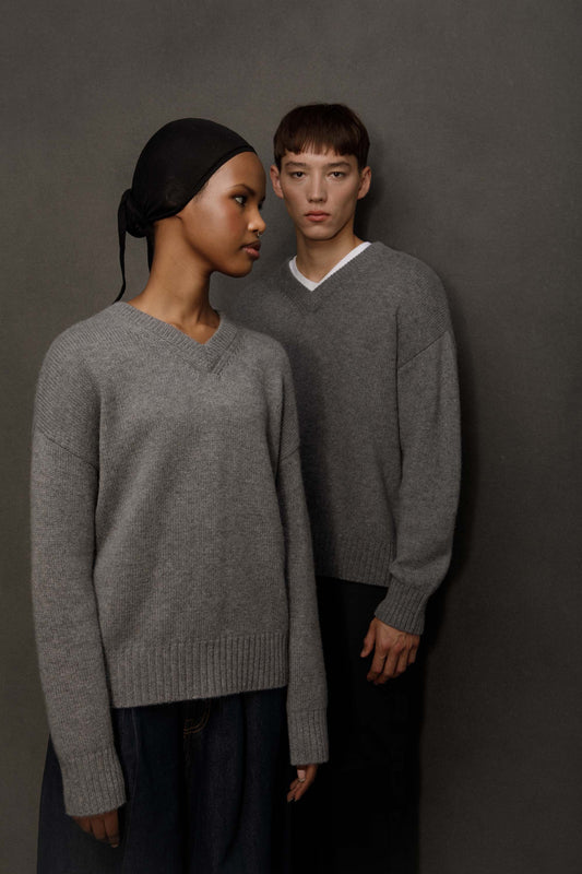 Unisex Cashmere V Neck Jumper - Derby Grey