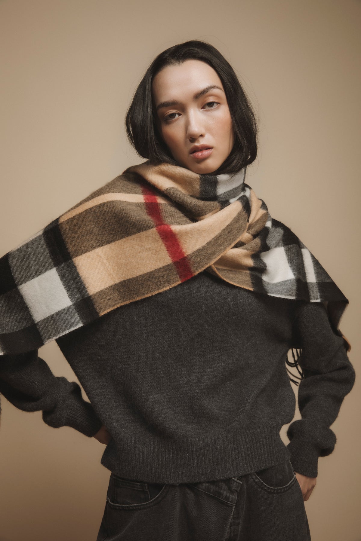 Made in Scotland Cashmere Wide Scarf in Exploded Camel Thompson worn wrapped around the neck, styled with a dark knit sweater