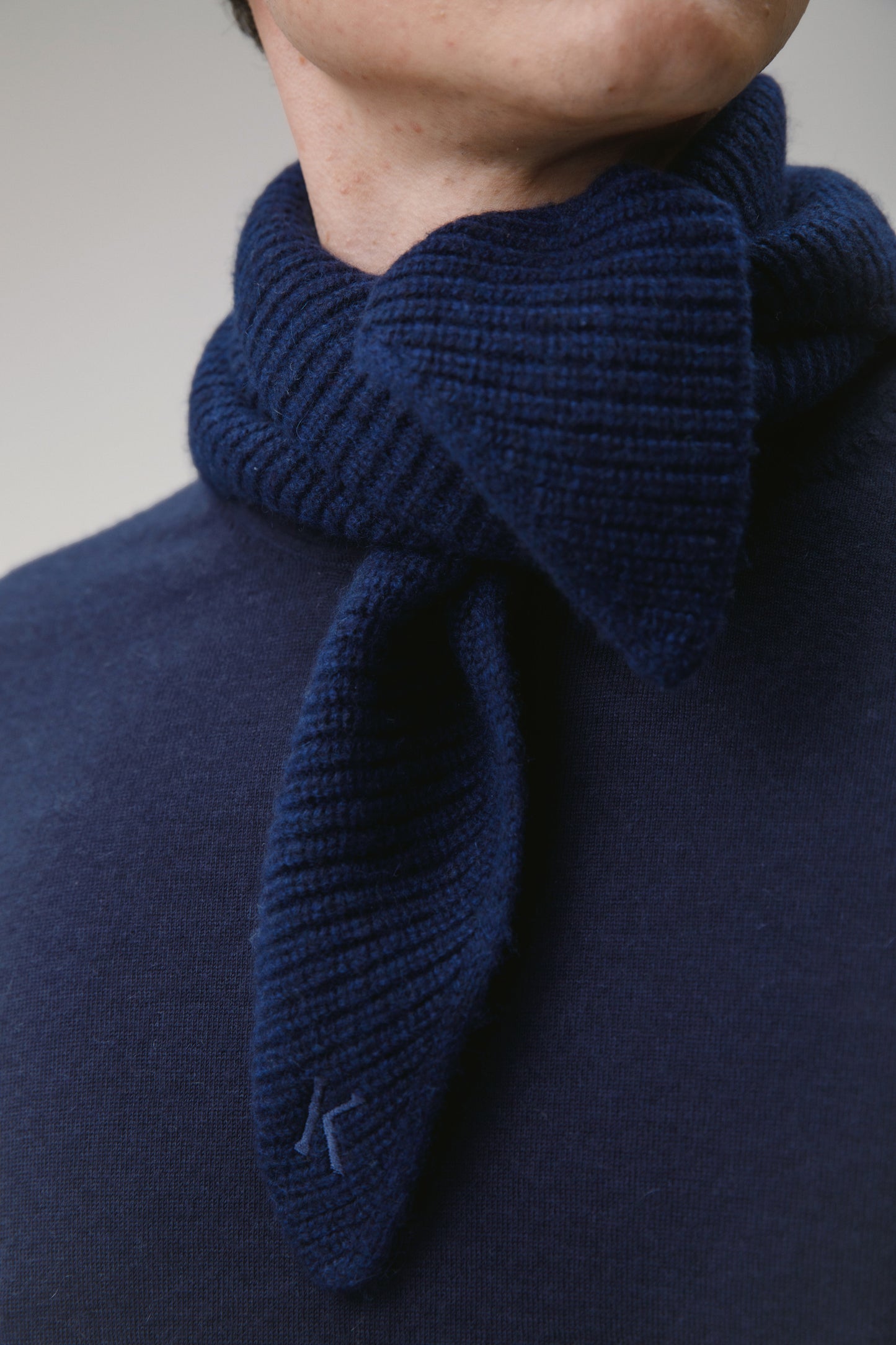 Knitted Cashmere Neck Tie - Cosmos