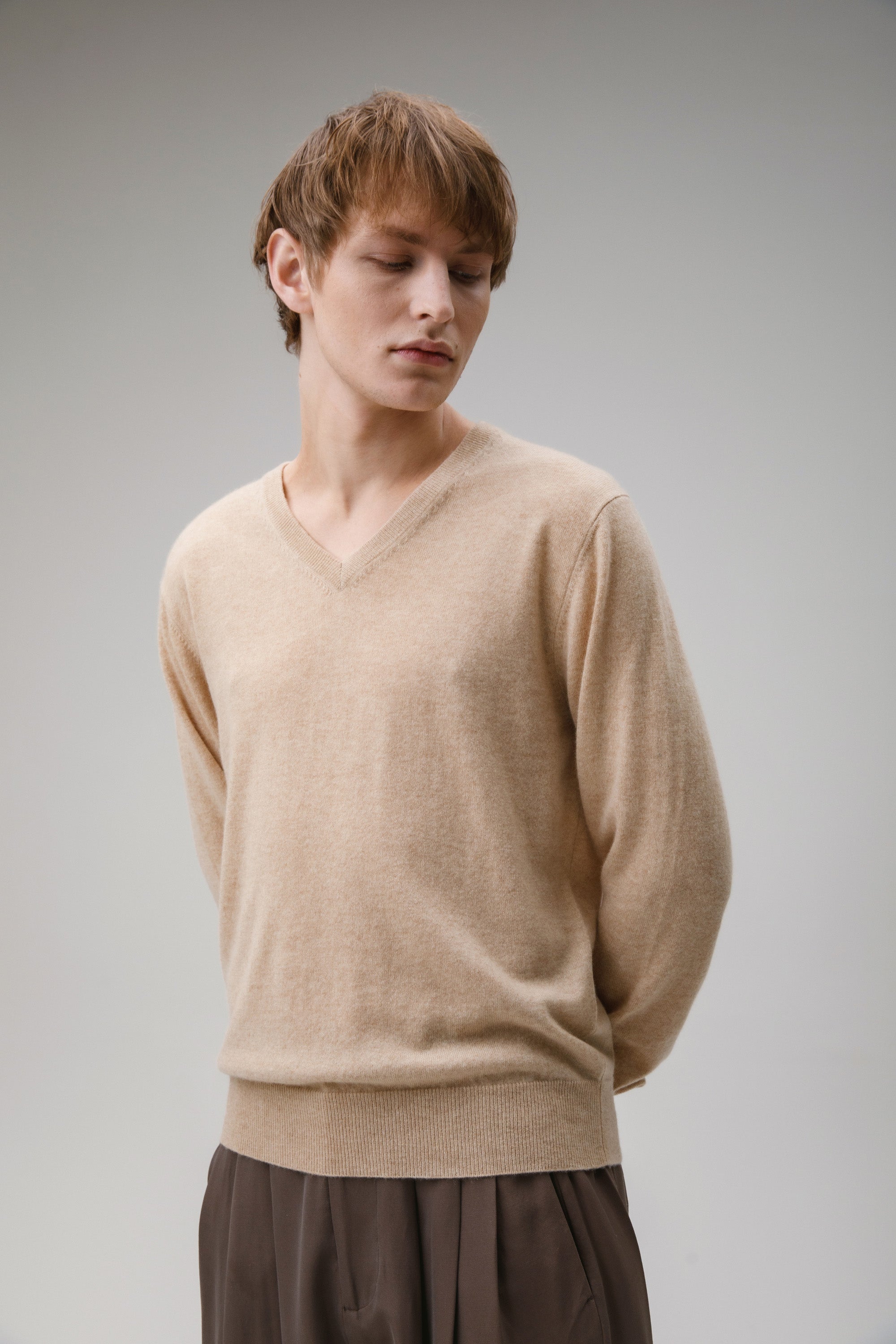 Men's Cashmere V Neck Jumper - Vicuna – Kiltane