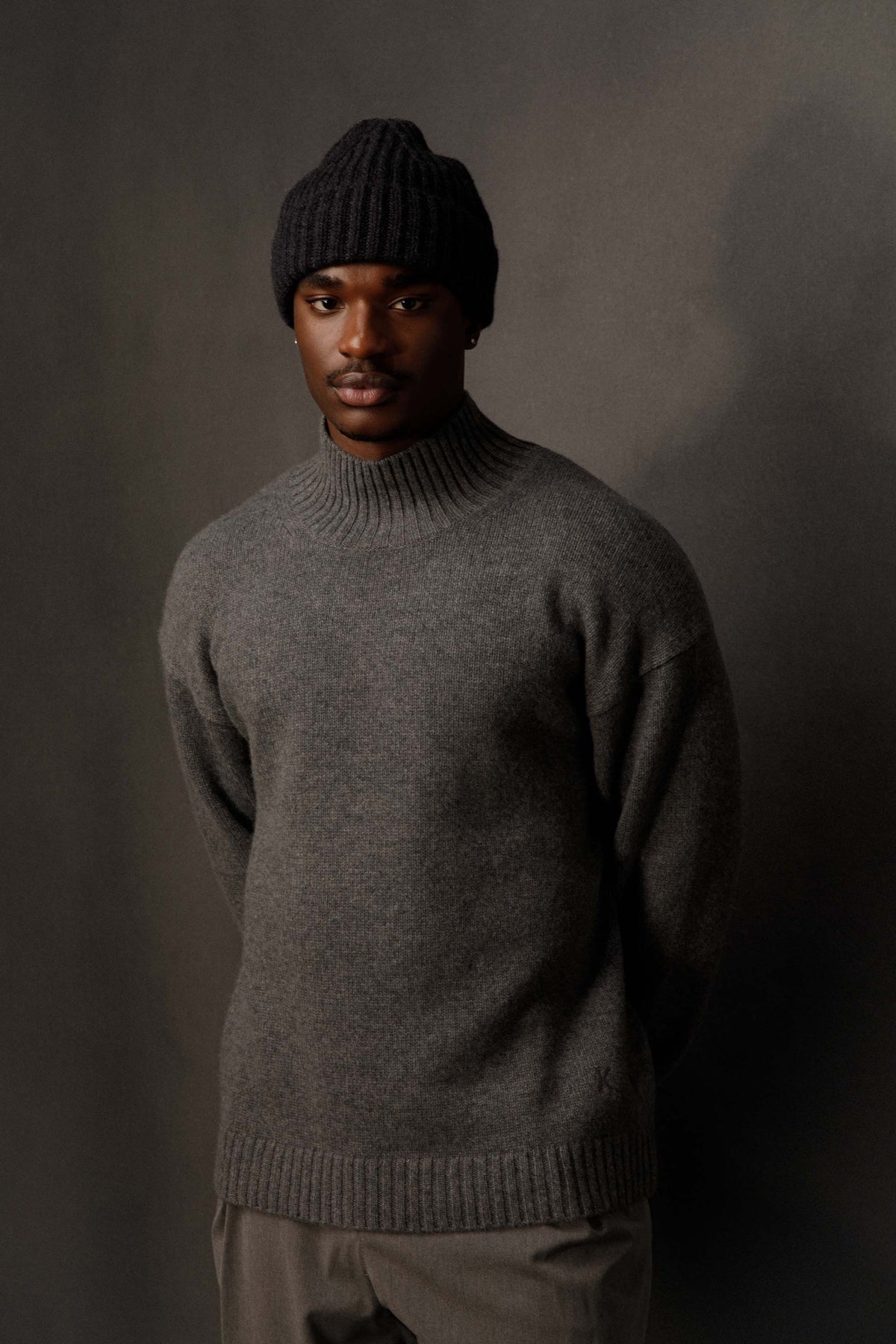 Ribbed Cashmere Beanie - Charcoal