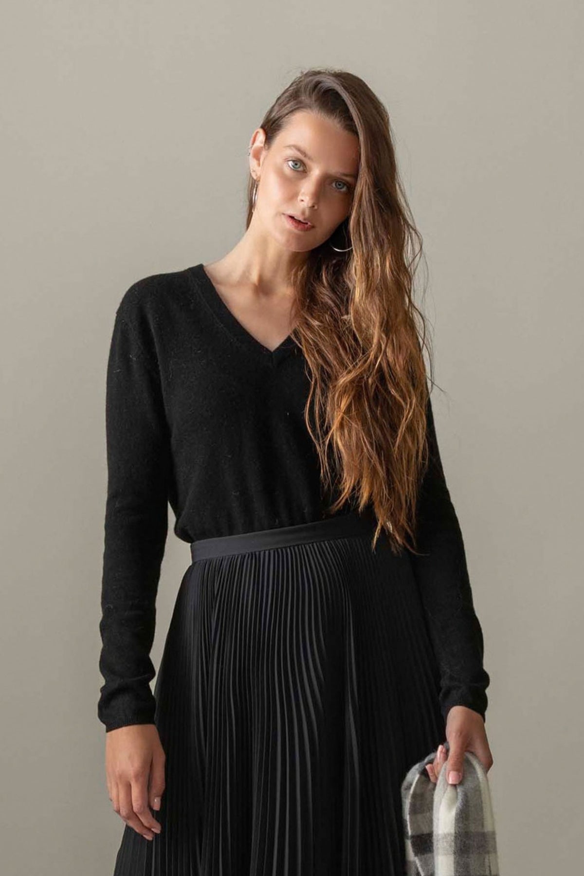 Women's Cashmere V Neck Jumper - Black