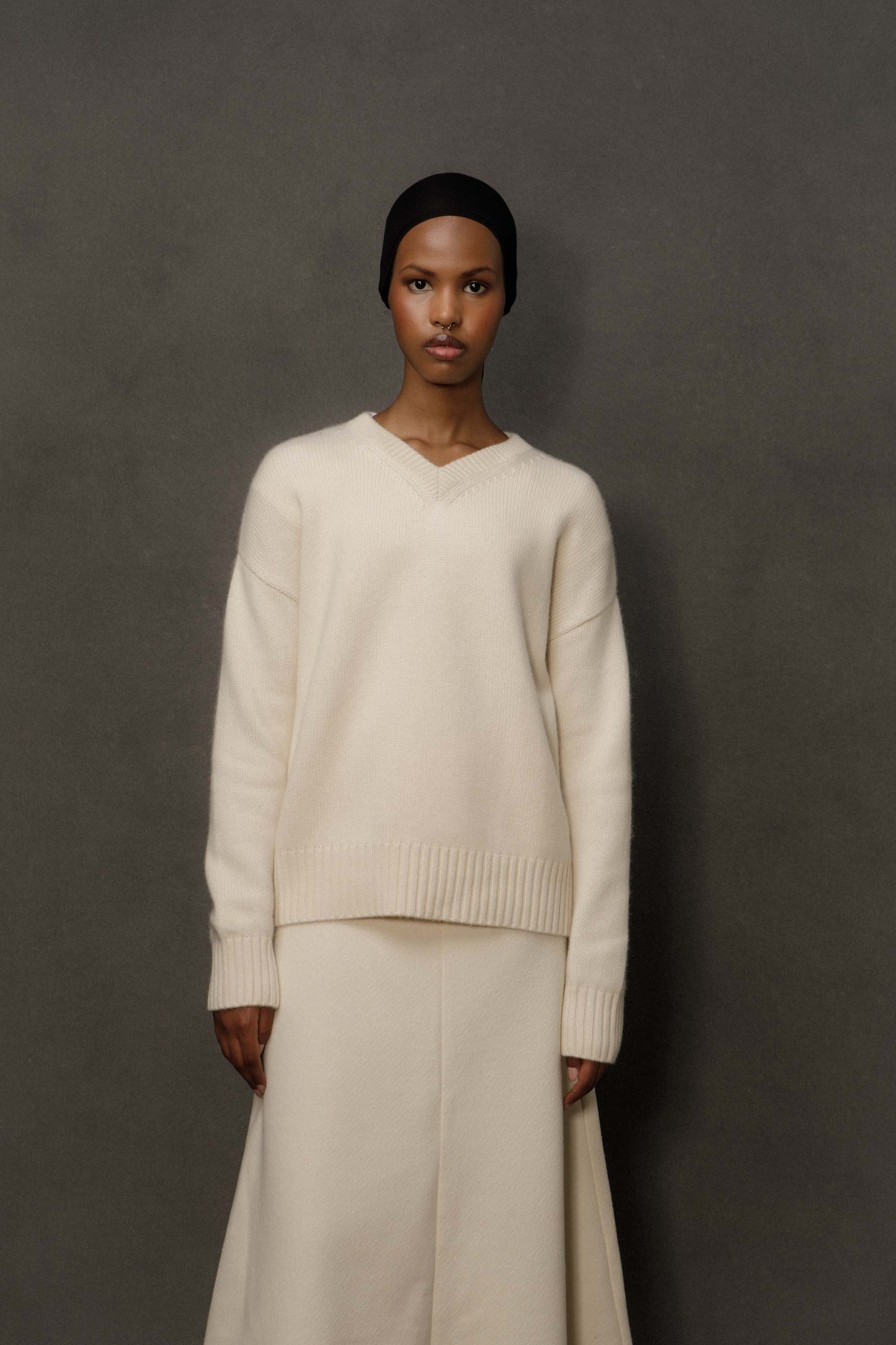Unisex Cashmere V Neck Jumper - Cream