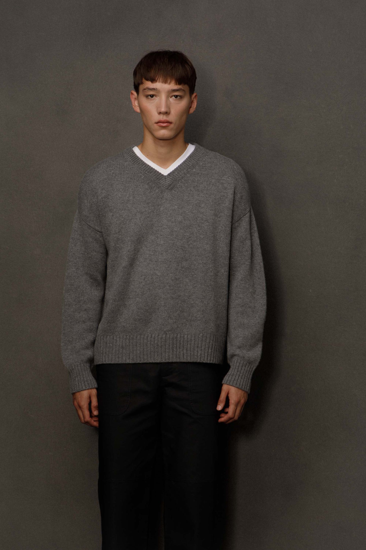 Unisex Cashmere V Neck Jumper - Derby Grey