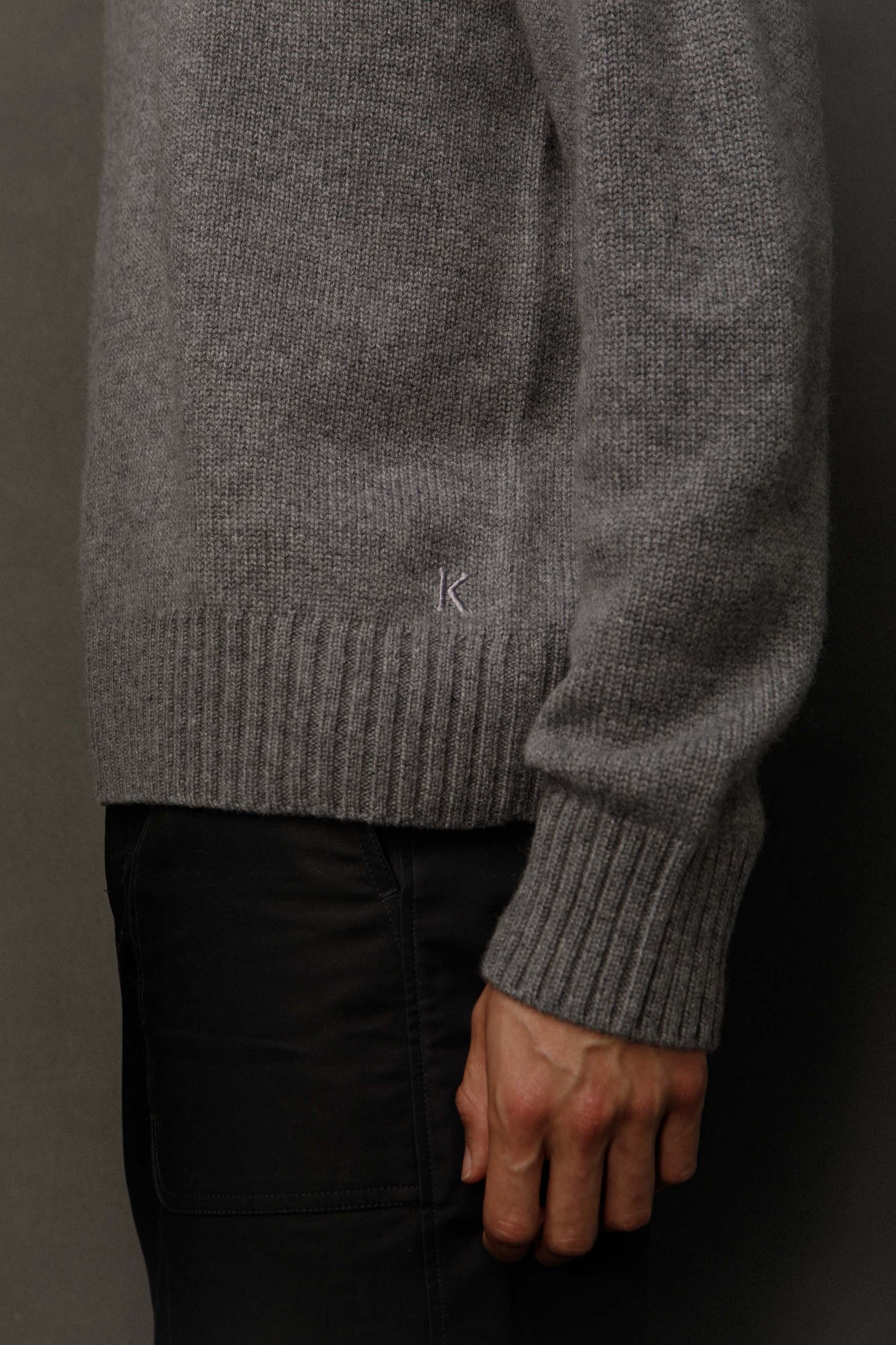 Unisex Cashmere V Neck Jumper - Derby Grey