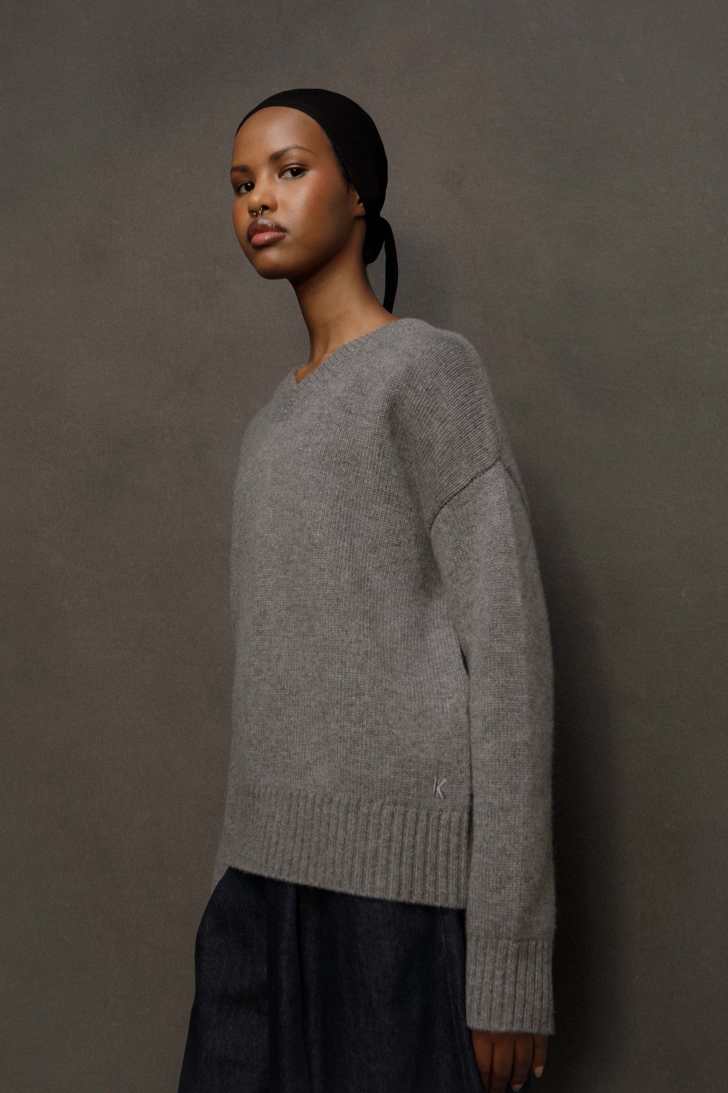 Unisex Cashmere V Neck Jumper - Derby Grey