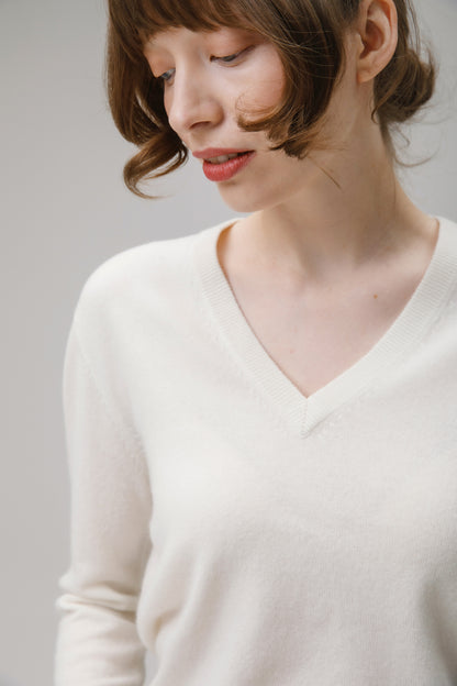 Women's Cashmere V Neck Jumper - Soft Cream