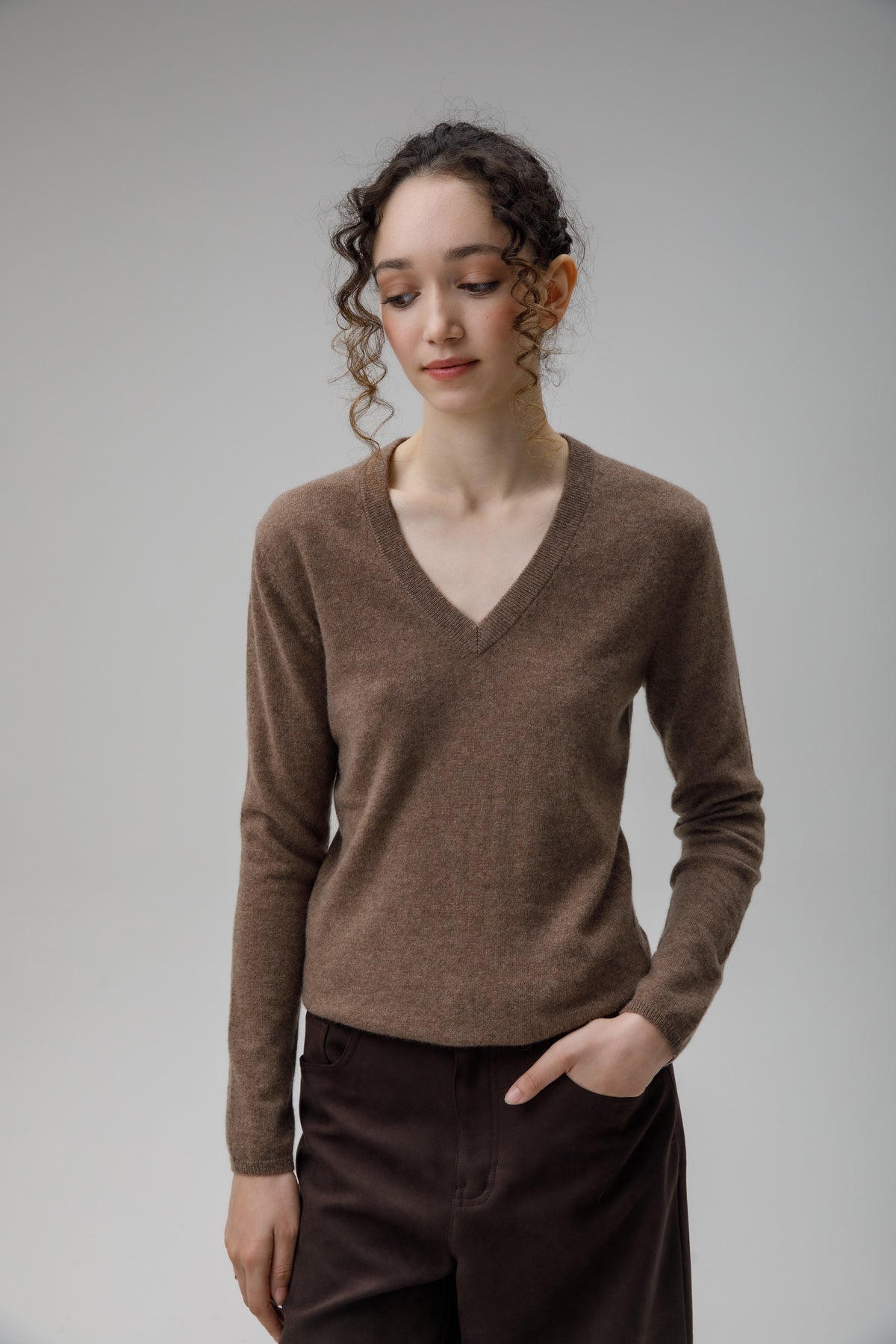 Women's Cashmere V Neck Jumper - Squirrel