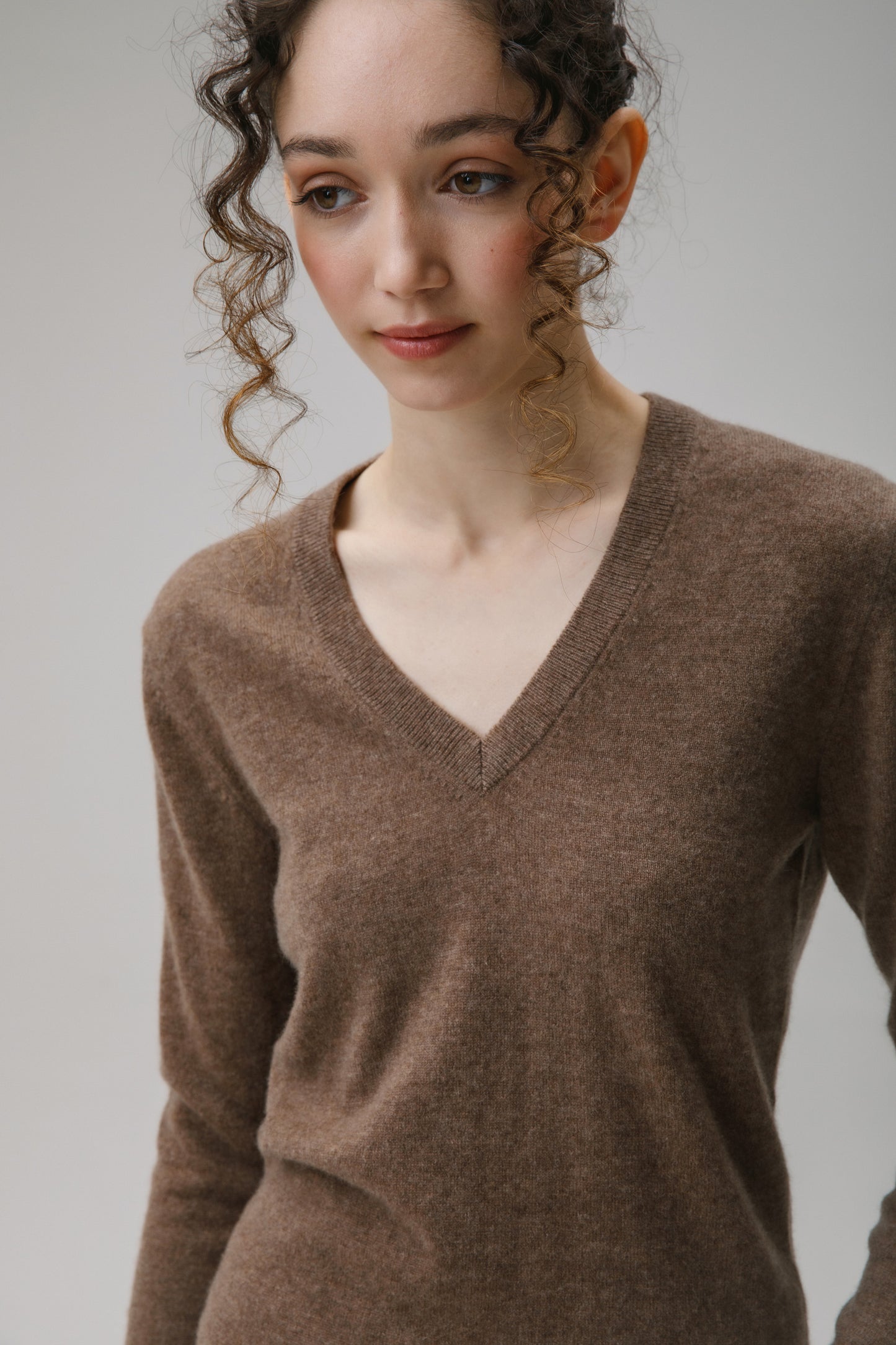 Women's Cashmere V Neck Jumper - Squirrel
