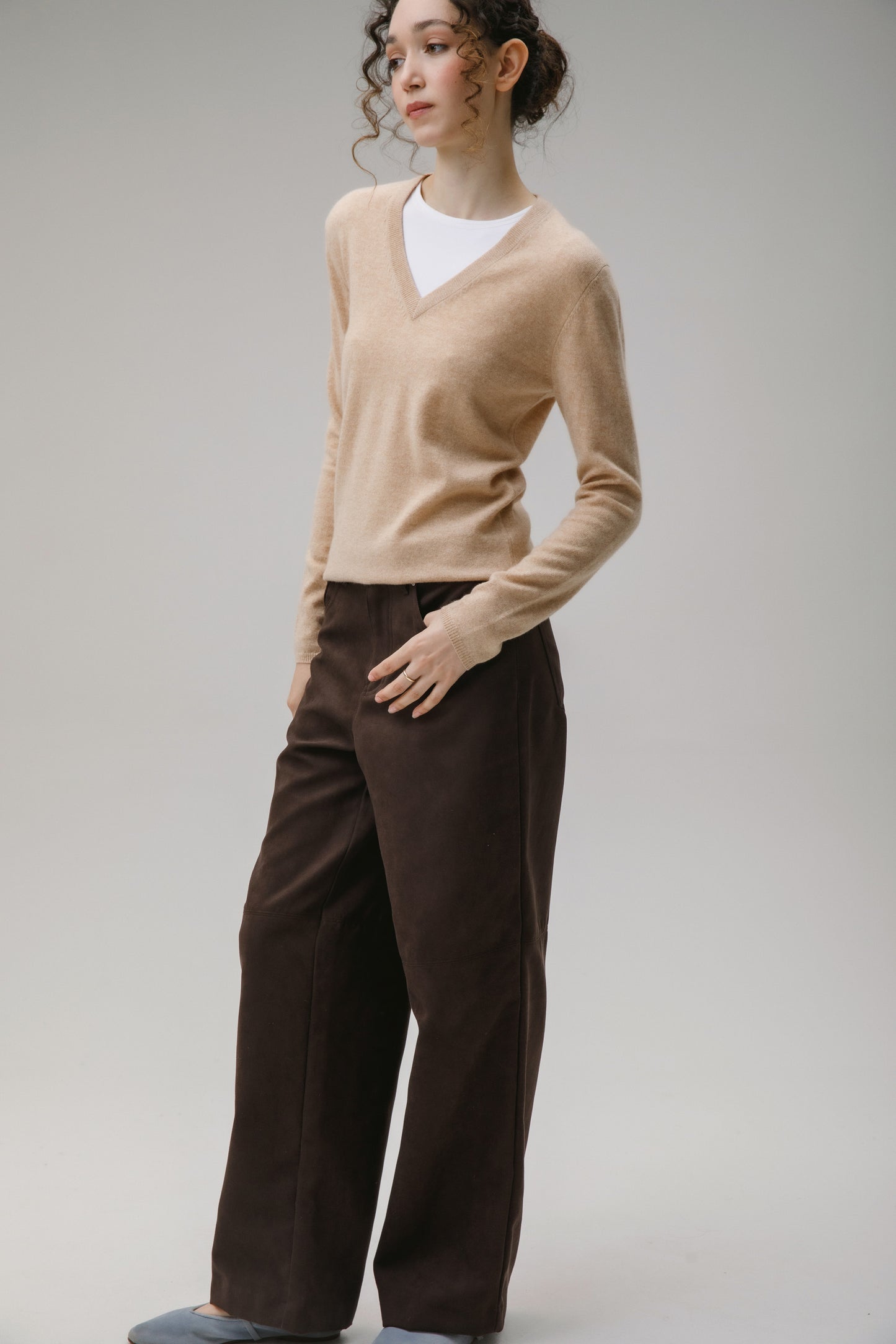 Women's Cashmere V Neck Jumper - Vicuna