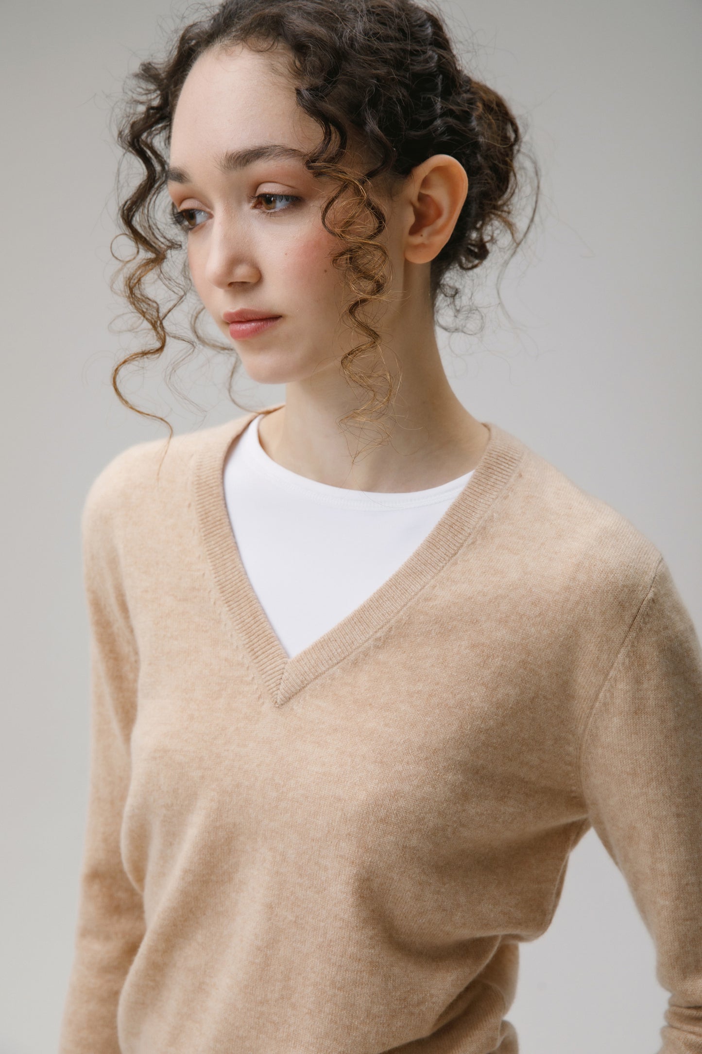 Women's Cashmere V Neck Jumper - Vicuna