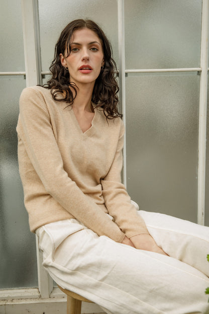 Women's Cashmere V Neck Jumper - Vicuna