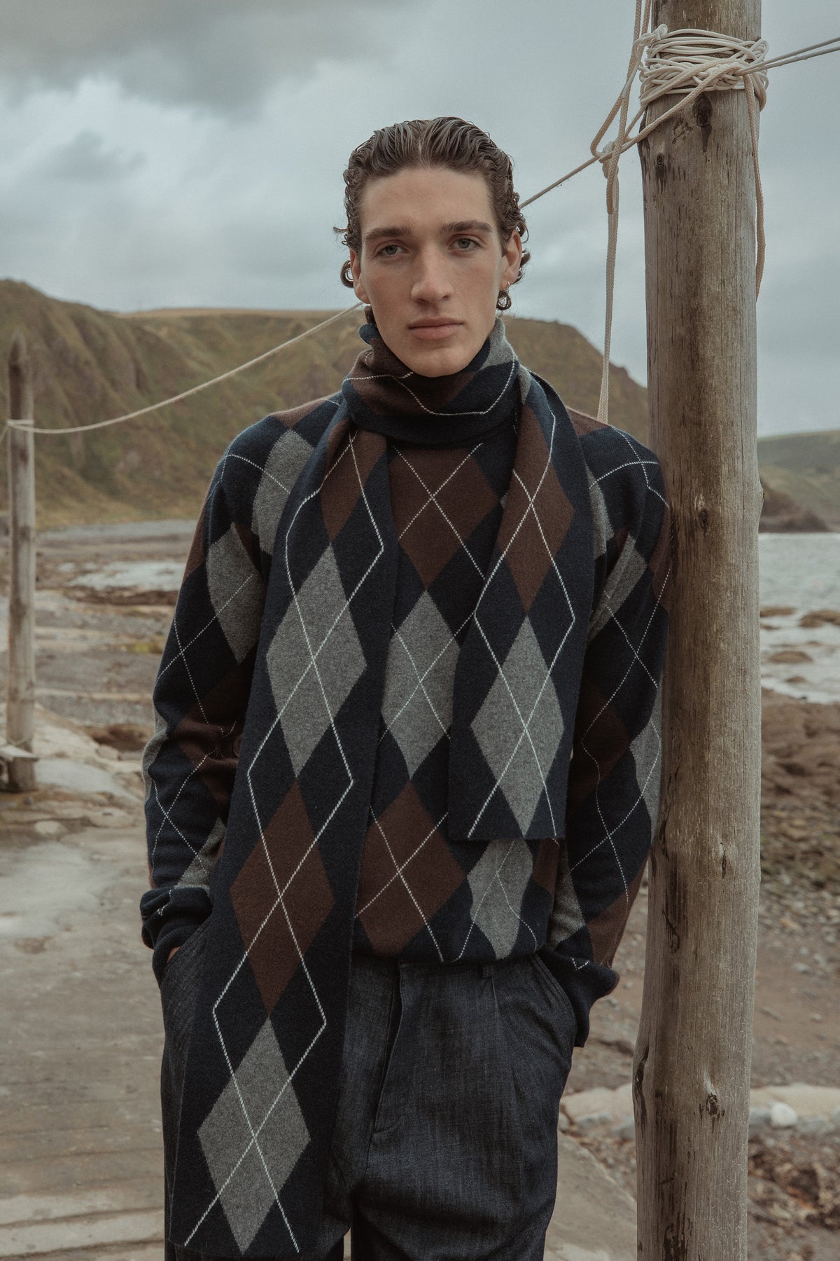 Men's Argyle Crew Neck Cashmere Jumper - Navy