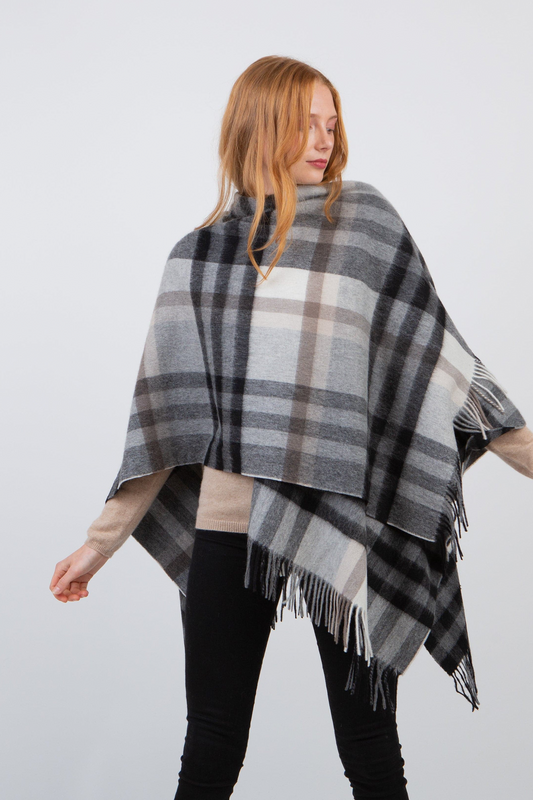 Tartan 2 Lambswool Wrap - Black Grey