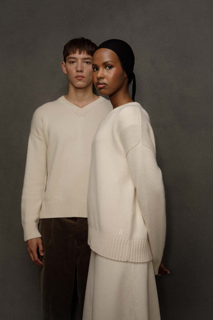 Unisex Cashmere V Neck Jumper - Cream