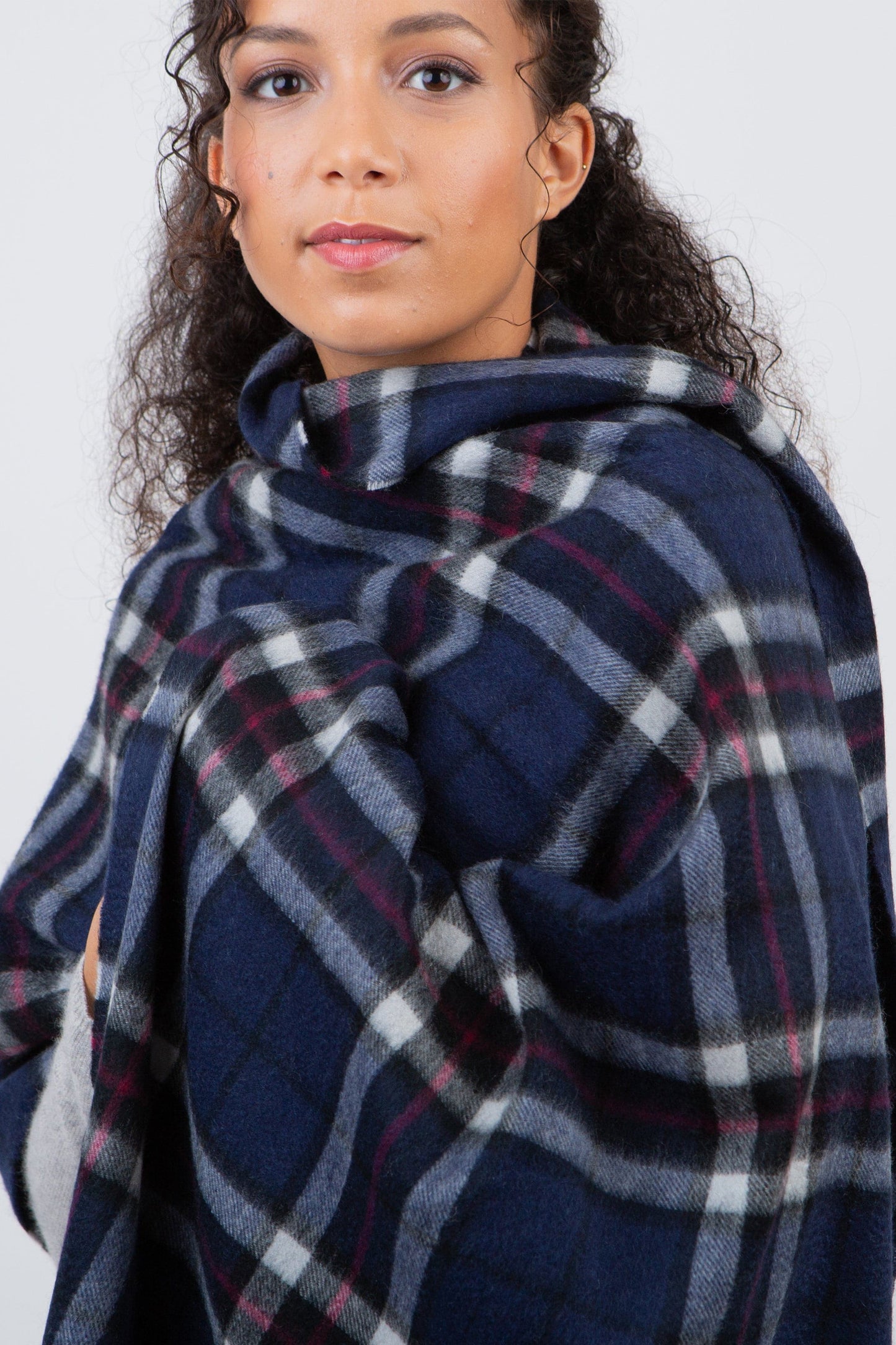 Cashmere Stole - Navy Scotty Thompson