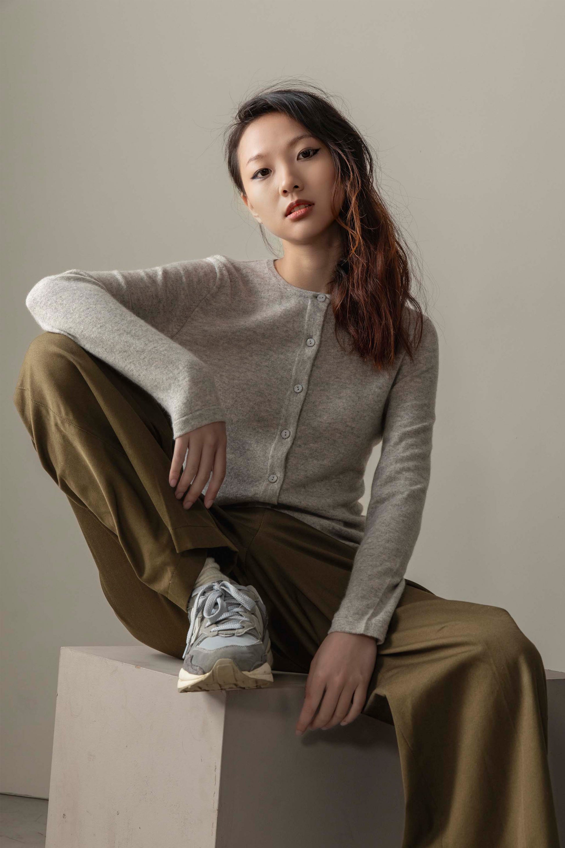 Women's Cashmere High Button Cardigan Light Grey – Kiltane