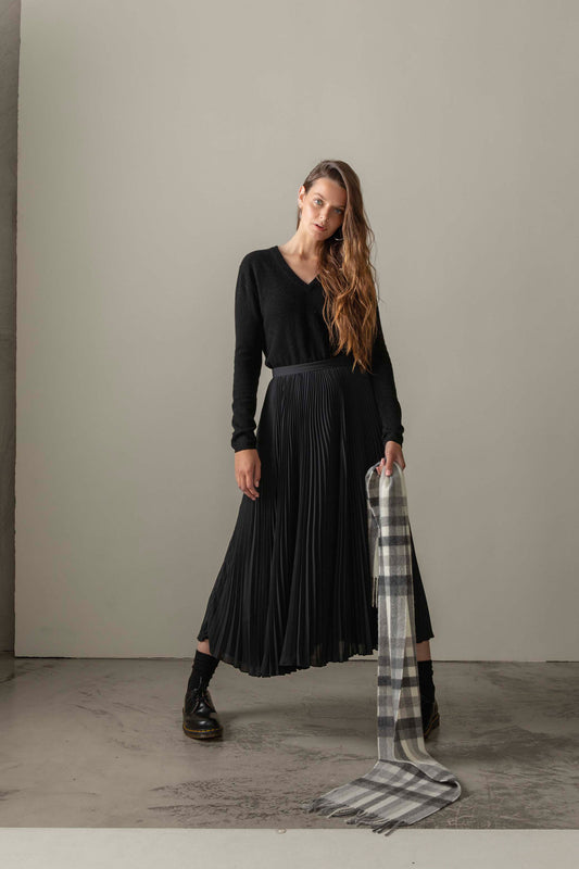 Women's Cashmere V Neck Jumper - Black