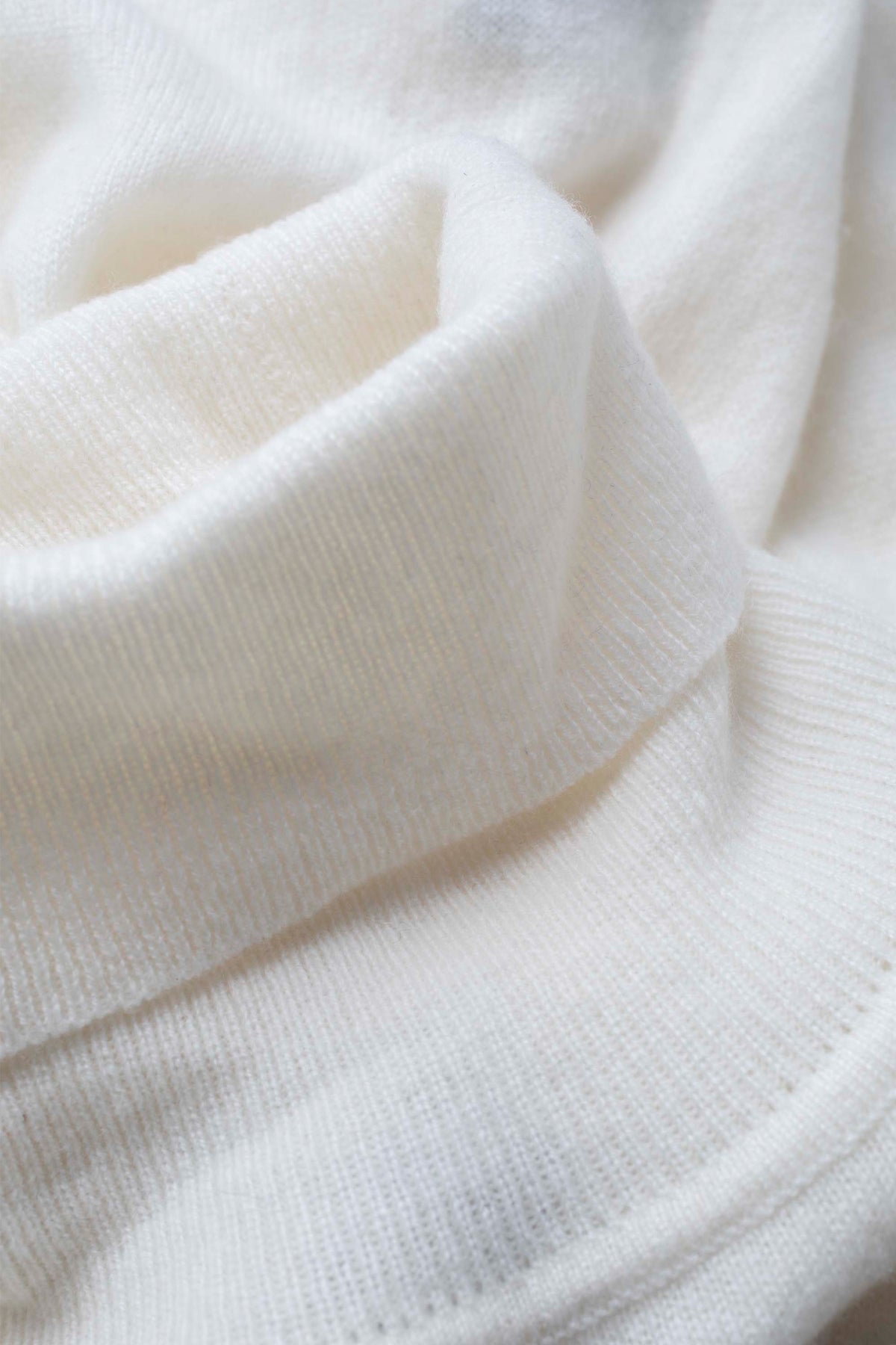 Close-up of the folded polo neck collar on the Women's Cashmere Polo Neck Jumper in soft cream, showing fine knit texture