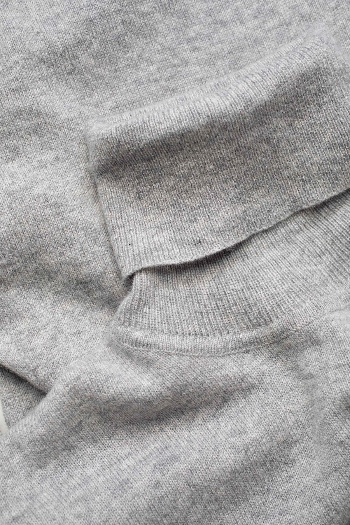 Close-up of the folded polo neck collar on the Women's Cashmere Polo Neck Jumper in light grey, showing soft knit texture