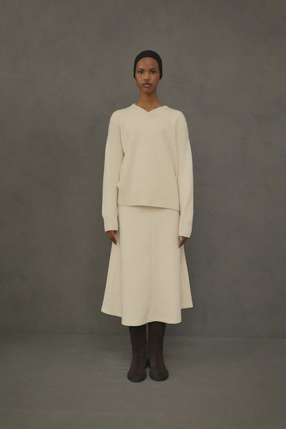 Unisex Cashmere V Neck Jumper - Cream