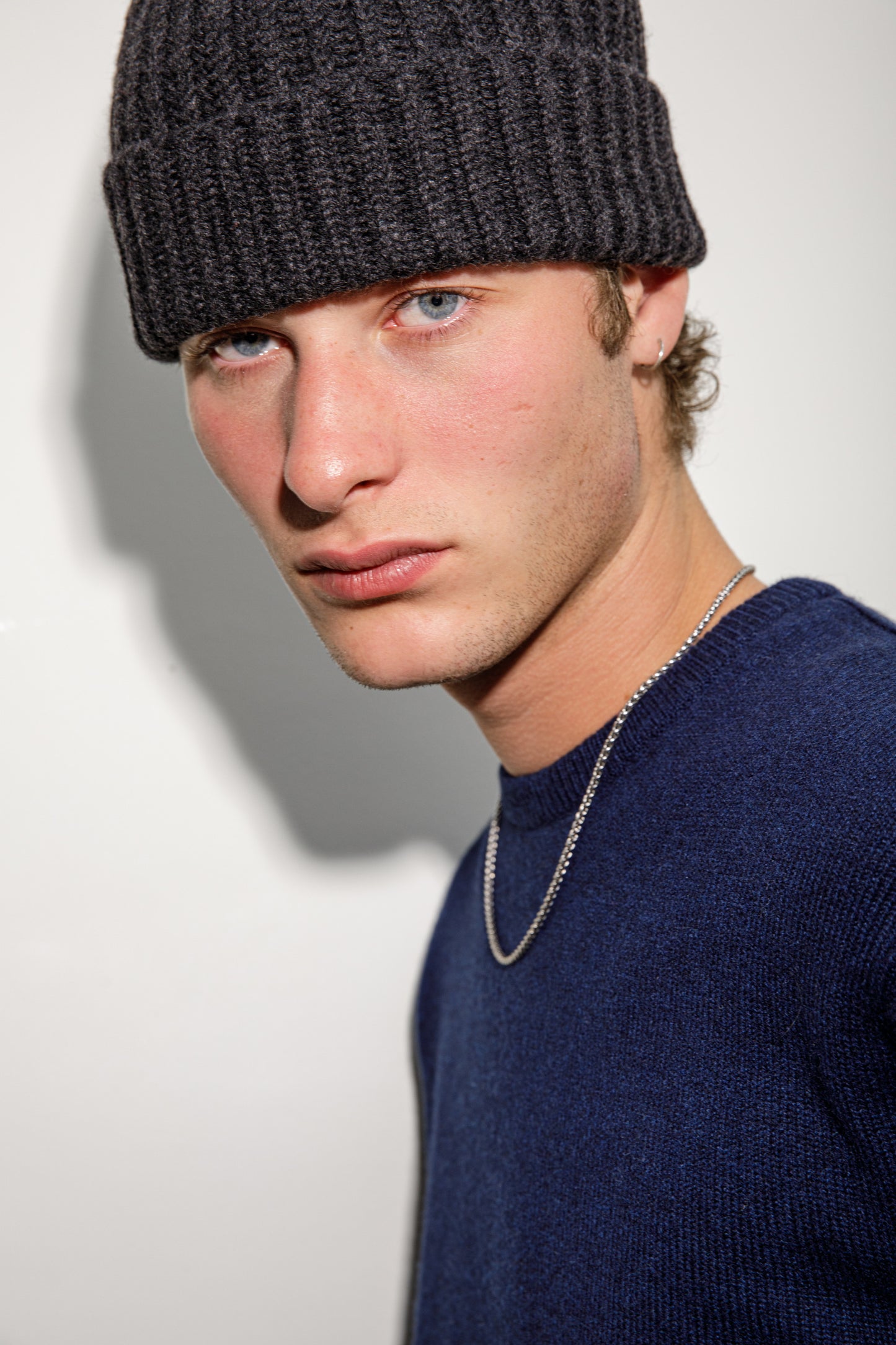 Fisherman Ribbed Cashmere Beanie - Charcoal