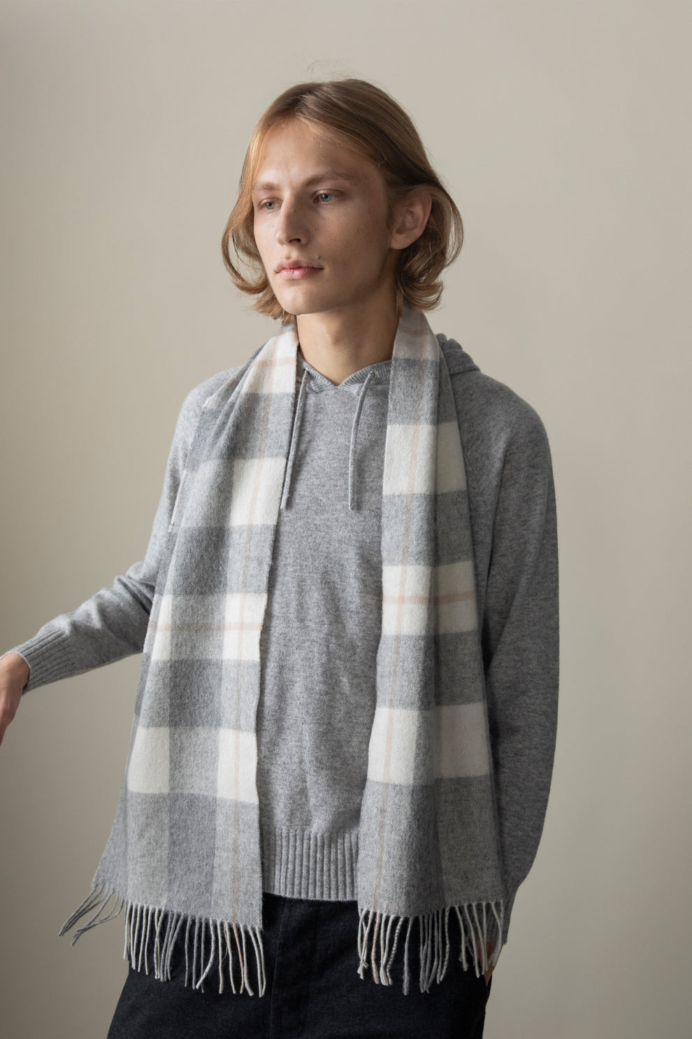 CLASSIC WOOL CHECK SCARF 180 CM DARK GRAY MIX CAMEL BROWN 402098